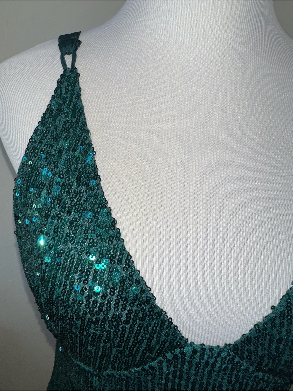 FREE PEOPLE SIZE M~STUNNING SEQUIN GREEN V-NECK MINI PARTY DRESS~EVENING DAY - Picture 5 of 15